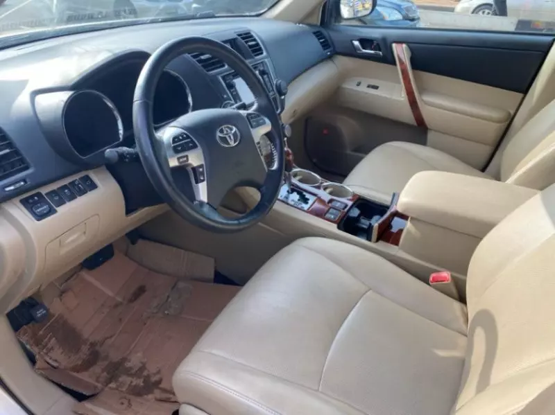 Toyota Highlander   - 2013