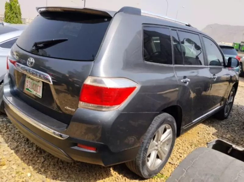 Toyota Highlander   - 2012