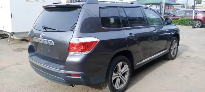 Toyota Highlander   - 2013