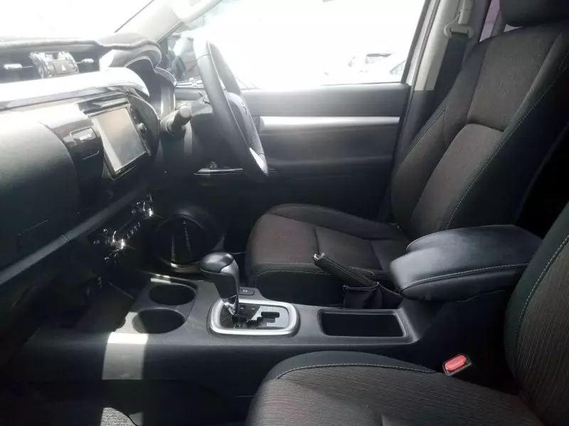 Toyota Hilux   - 2019