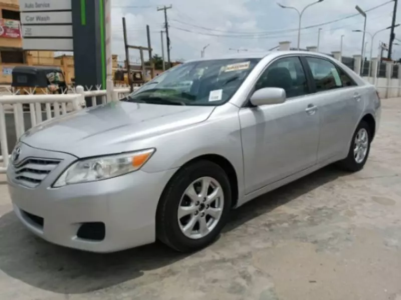 Toyota Camry   - 2011