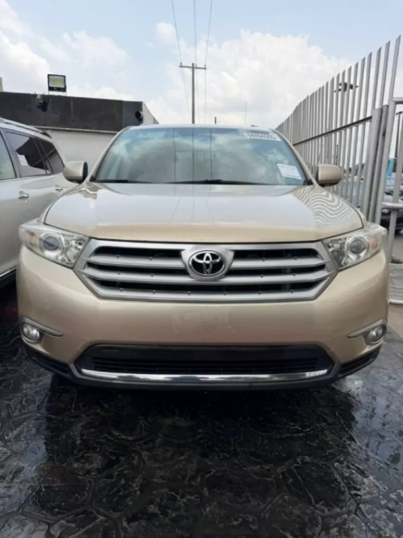 Toyota Highlander   - 2013