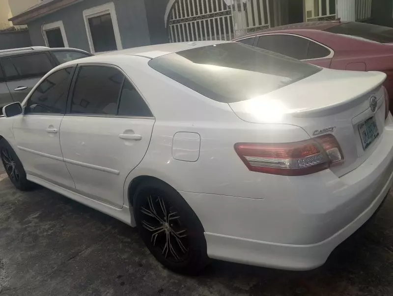 Toyota Camry   - 2011
