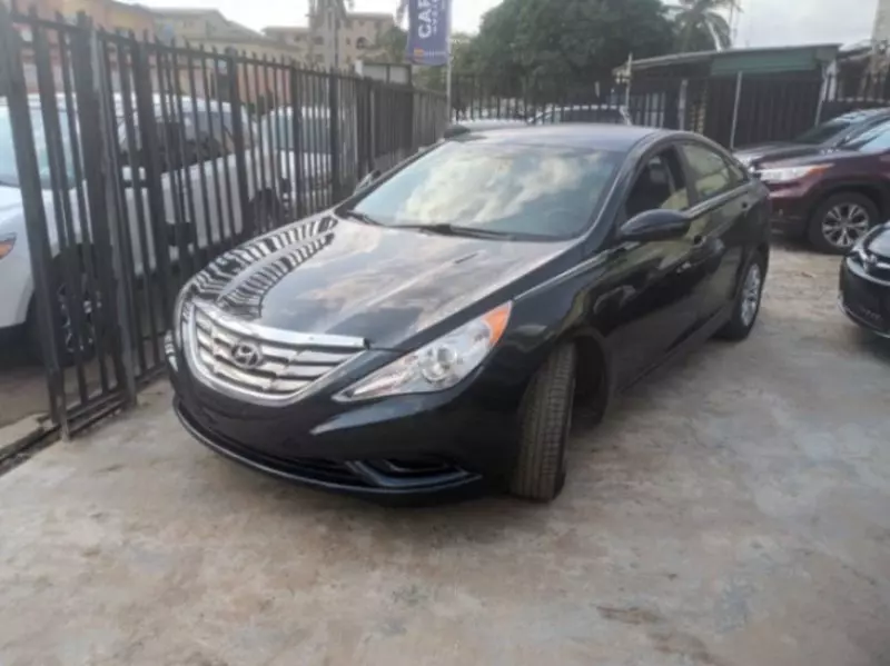 Hyundai Sonata   - 2012