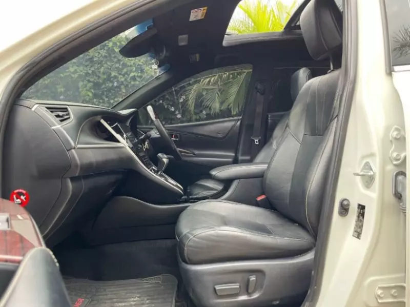 Toyota Harrier   - 2016