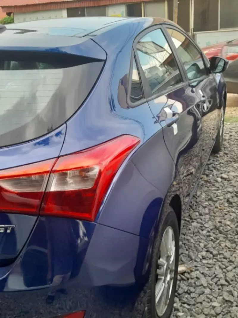Hyundai Elantra   - 2013