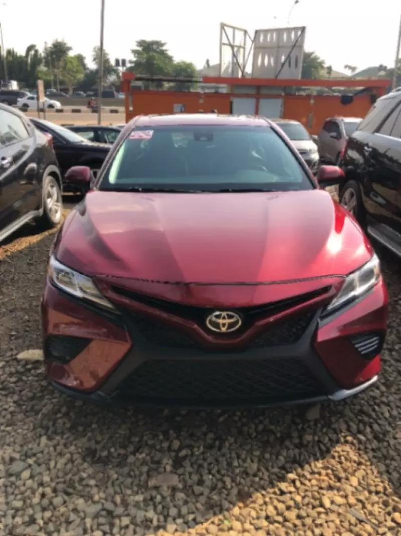 Toyota Camry - 2018