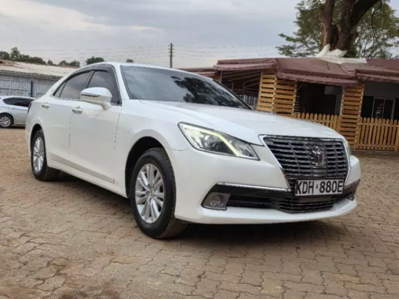 Toyota Crown   - 2015