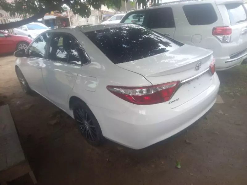 Toyota Camry - 2015