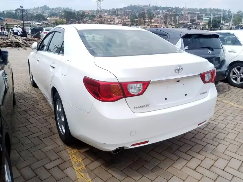 Toyota Mark X   - 2012
