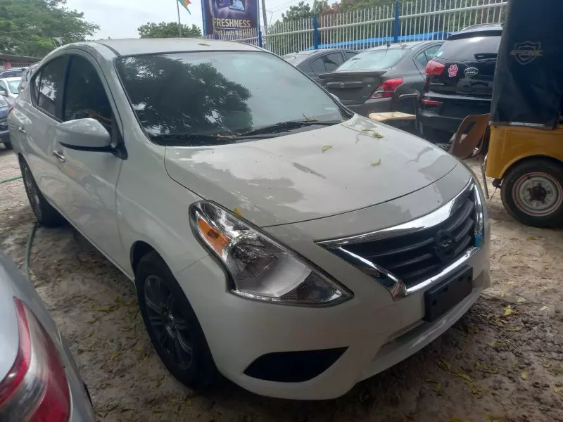 Nissan Versa   - 2015
