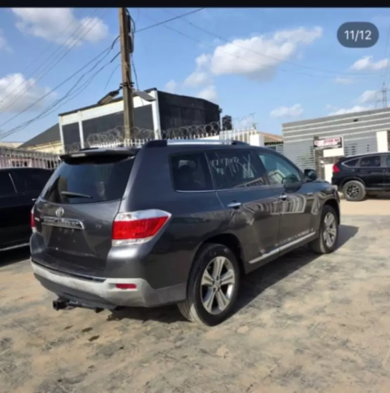 Toyota Highlander   - 2012