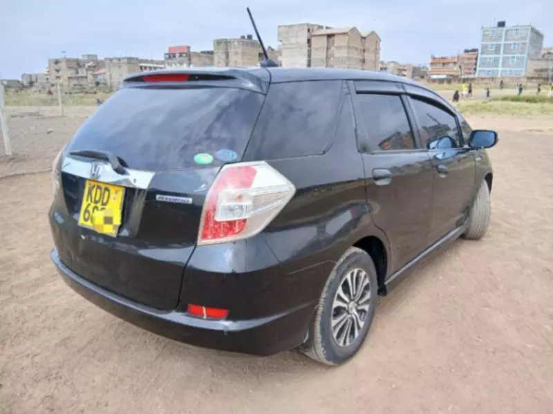 Honda Fit shuttle    - 2014