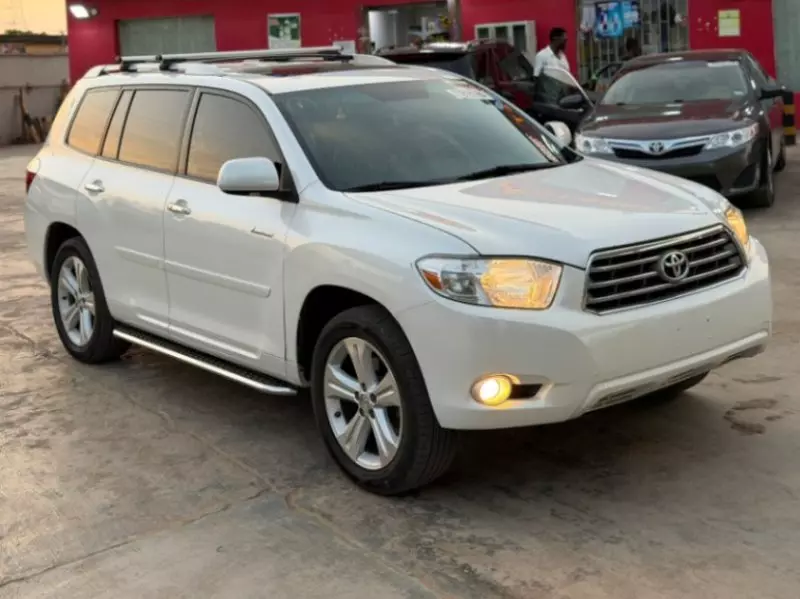Toyota Highlander   - 2010