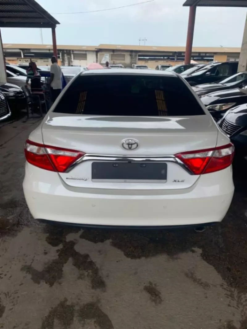 Toyota Camry   - 2016