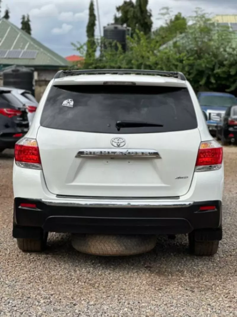 Toyota Highlander   - 2013
