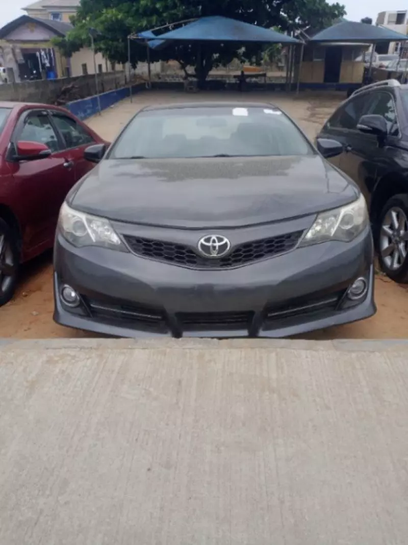 Toyota Camry   - 2012
