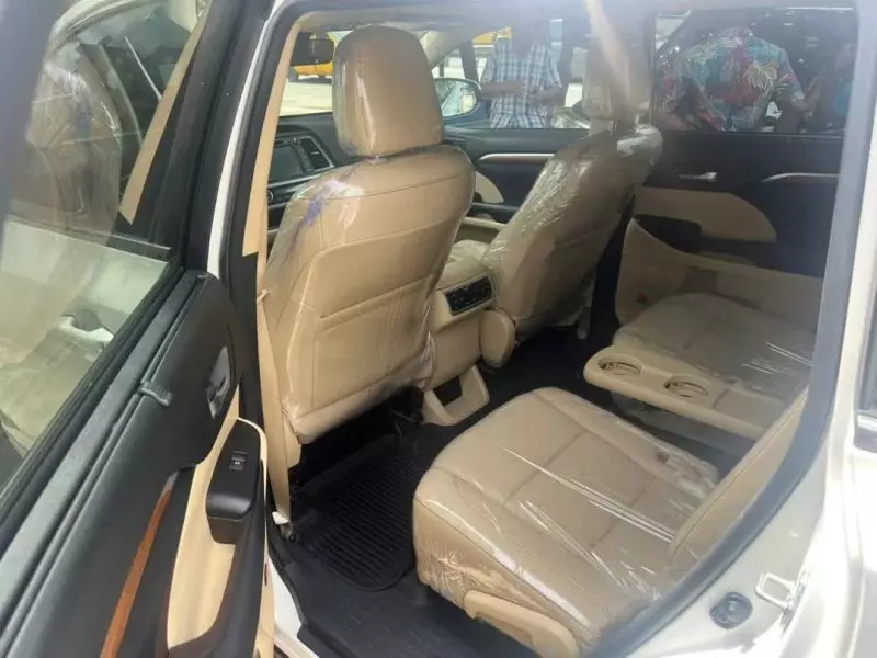Toyota Highlander   - 2017