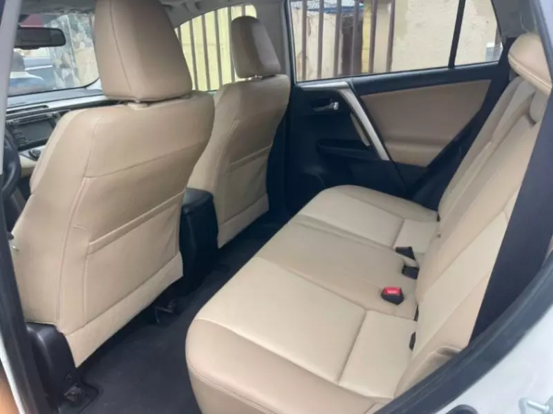 Toyota RAV 4   - 2015