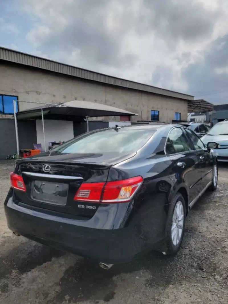 Lexus ES 350   - 2011