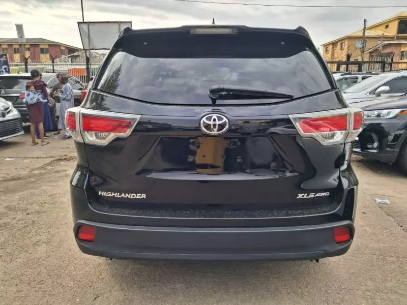 Toyota Highlander   - 2016