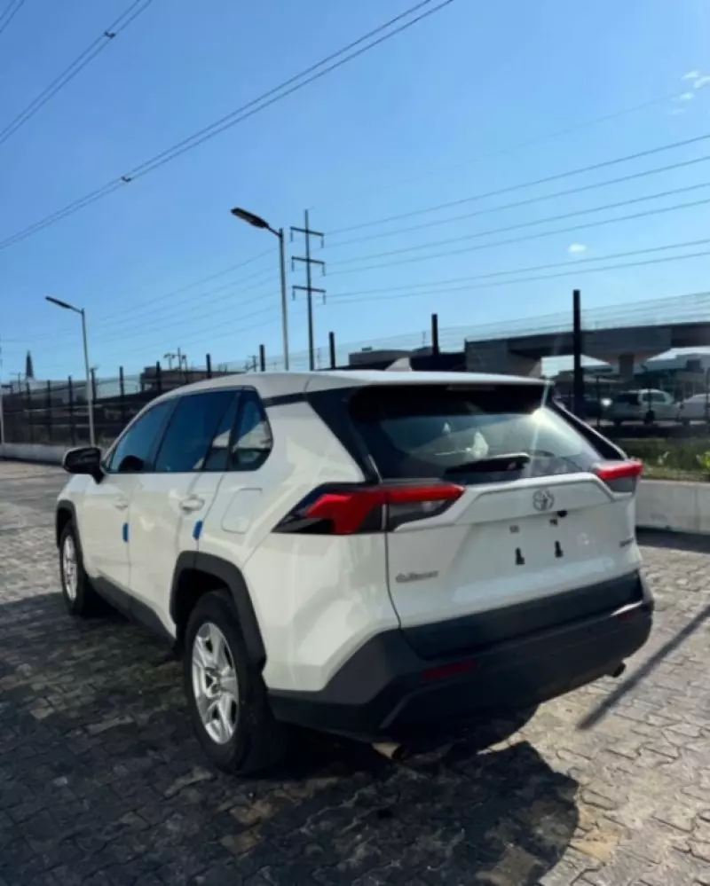 Toyota RAV4   - 2021