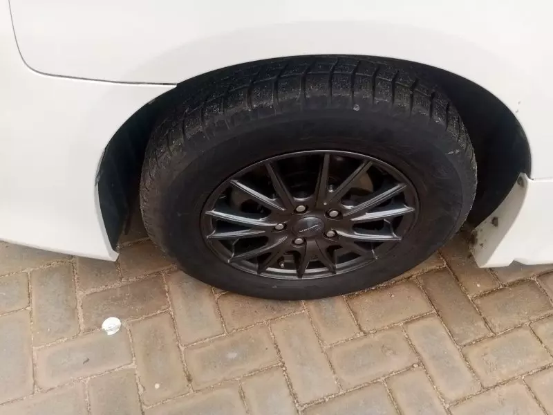 Toyota Noah   - 2012