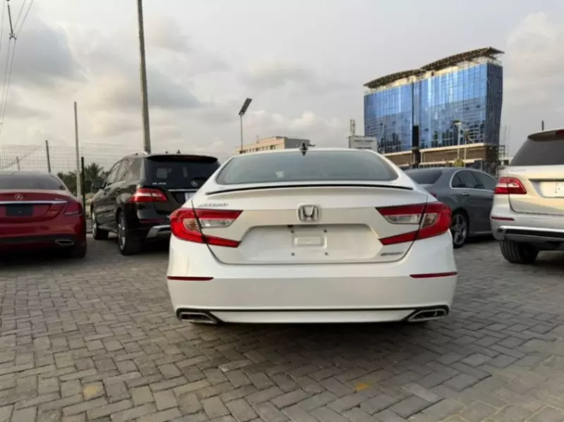 Honda Accord   - 2022