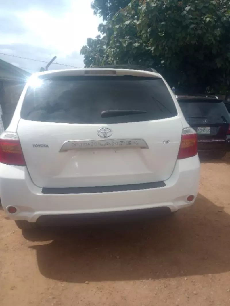 Toyota Highlander   - 2009