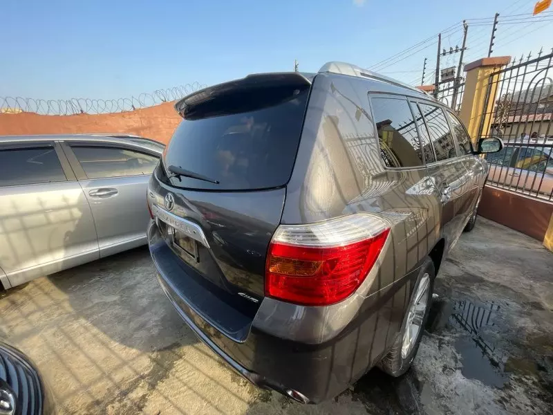 Toyota Highlander   - 2010