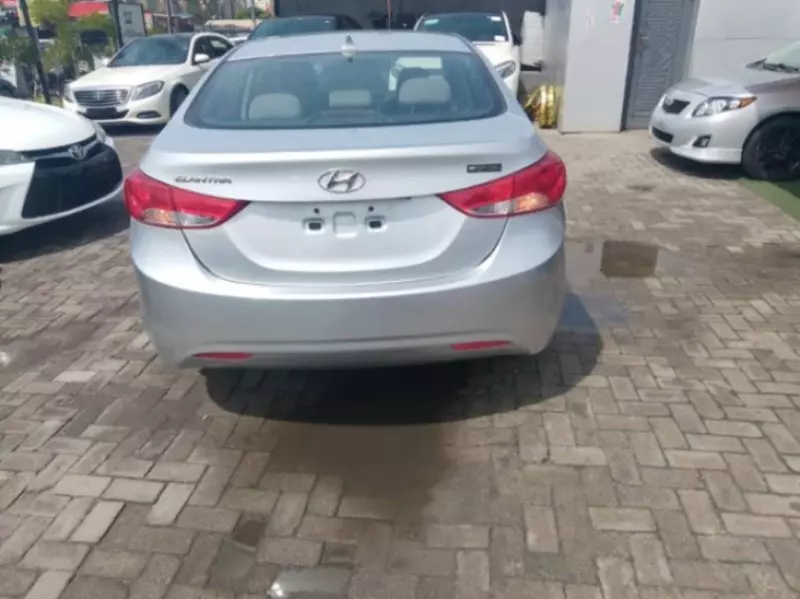 Hyundai Elantra   - 2013