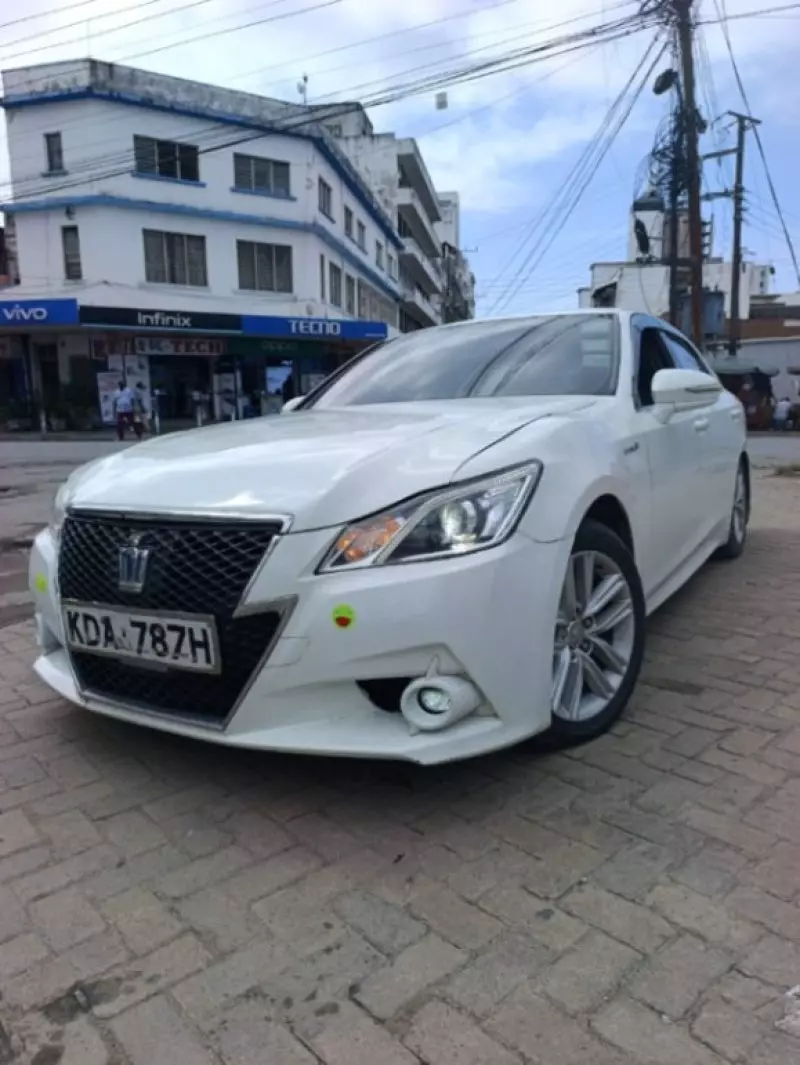 Toyota Crown   - 2013
