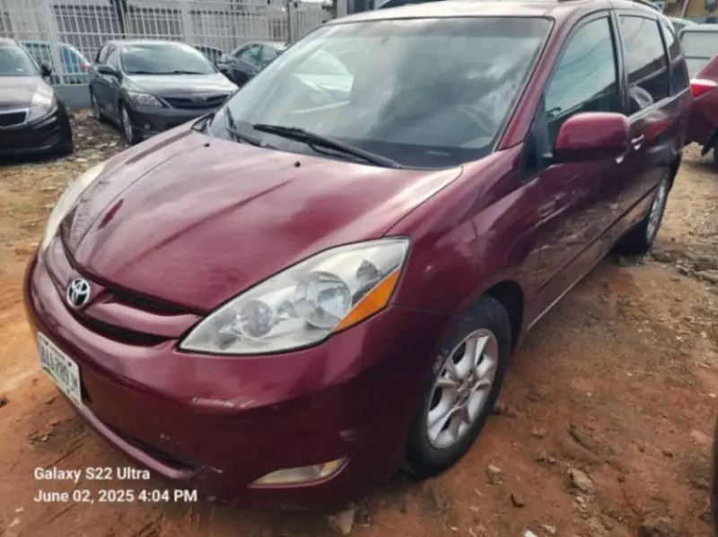 Toyota Sienna   - 2006