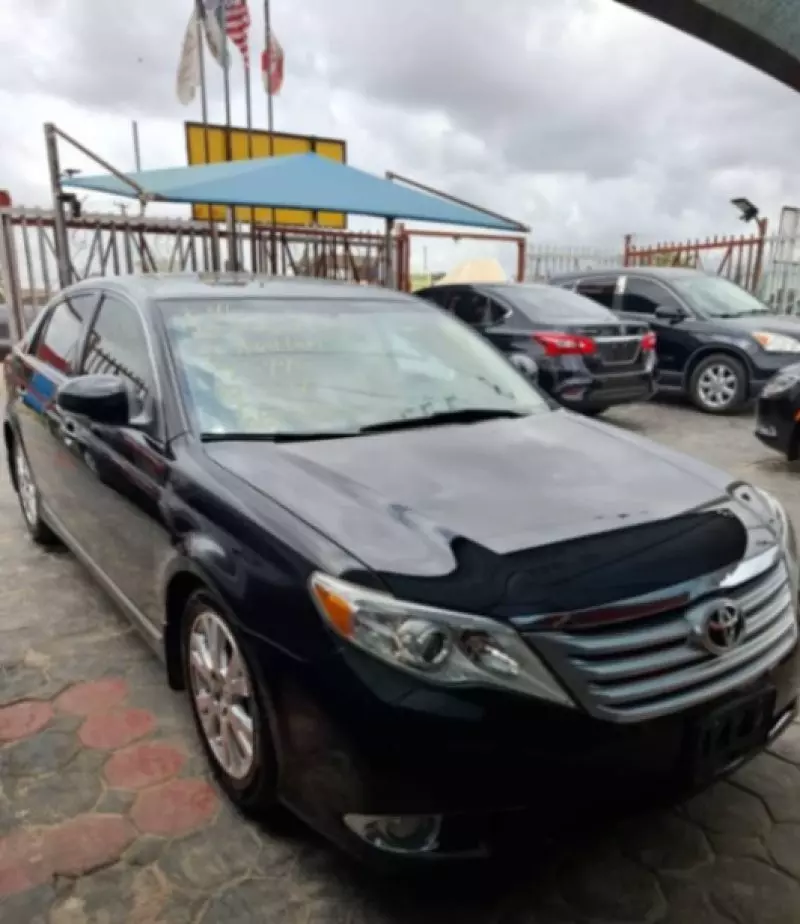 Toyota Avalon   - 2011