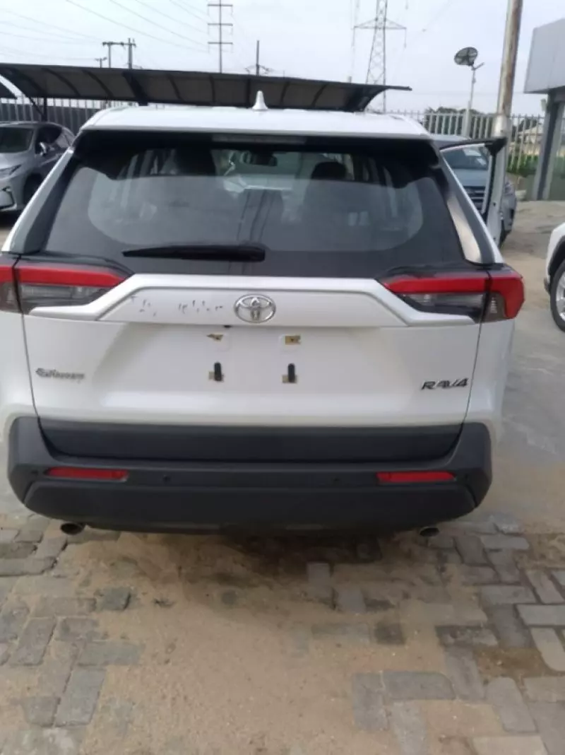 Toyota RAV 4   - 2021