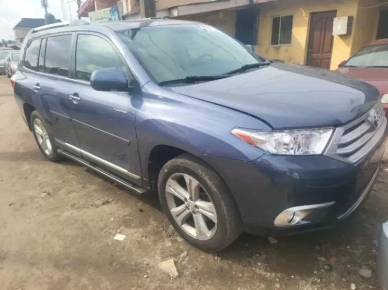 Toyota Highlander   - 2013