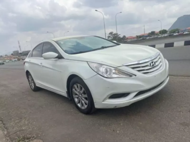 Hyundai Sonata   - 2013