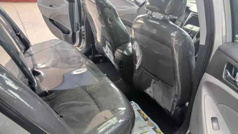 Hyundai Sonata   - 2012