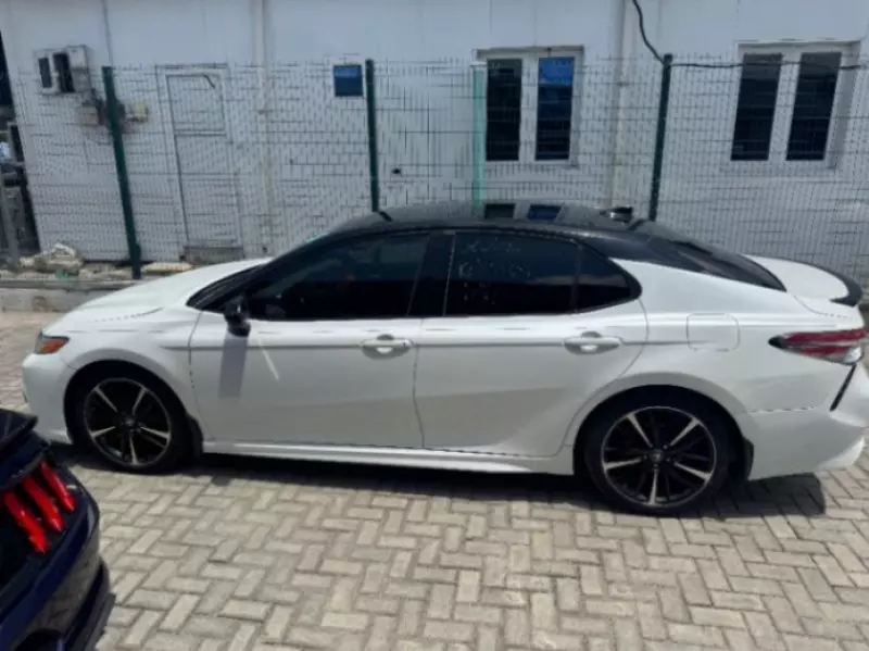 Toyota Camry   - 2018
