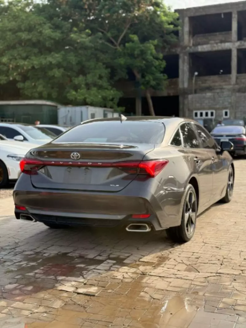 Toyota Avalon   - 2019