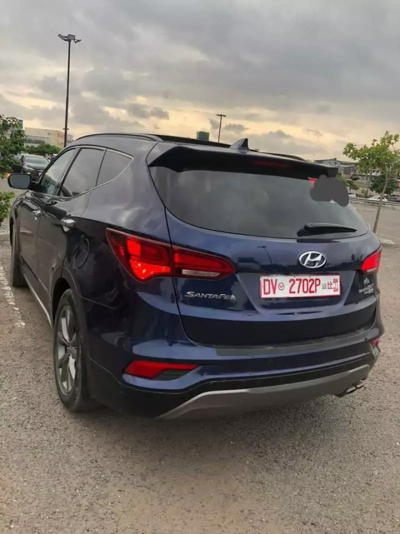 Hyundai Santa Fe   - 2017