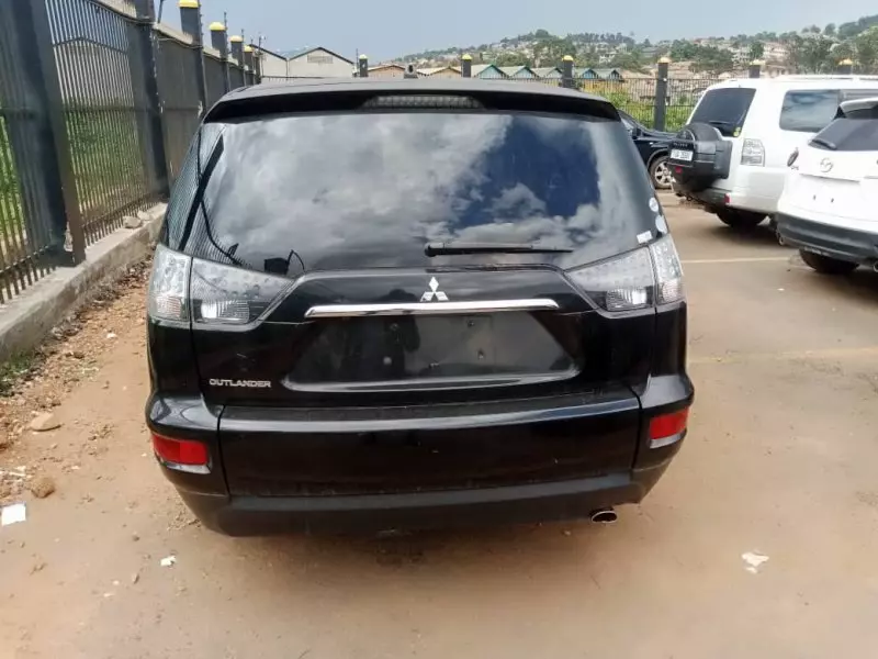 Mitsubishi OUTLANDER   - 2012