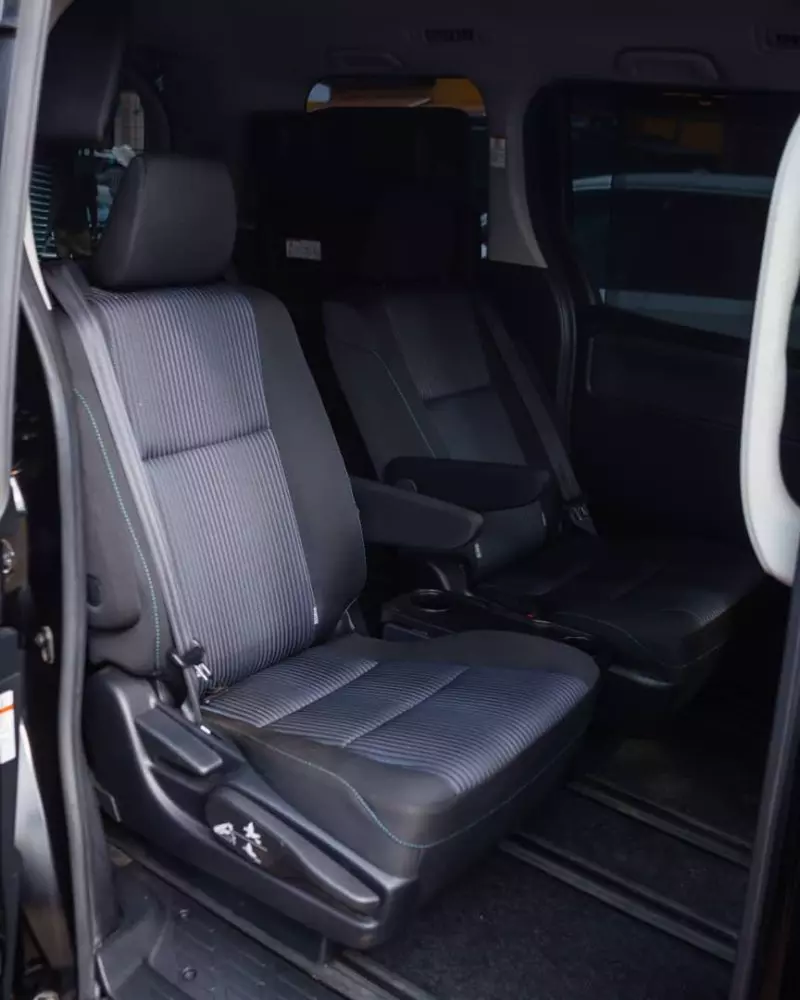 Toyota Noah   - 2014