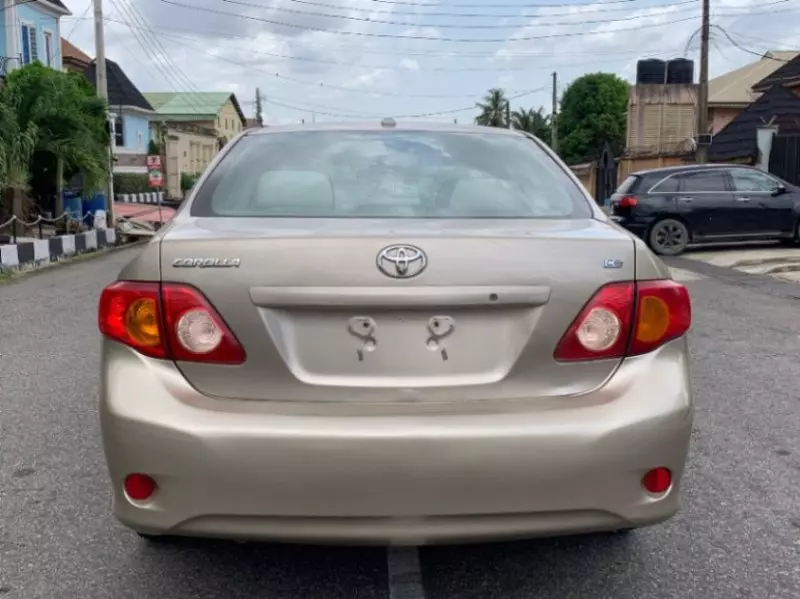 Toyota Corolla   - 2009