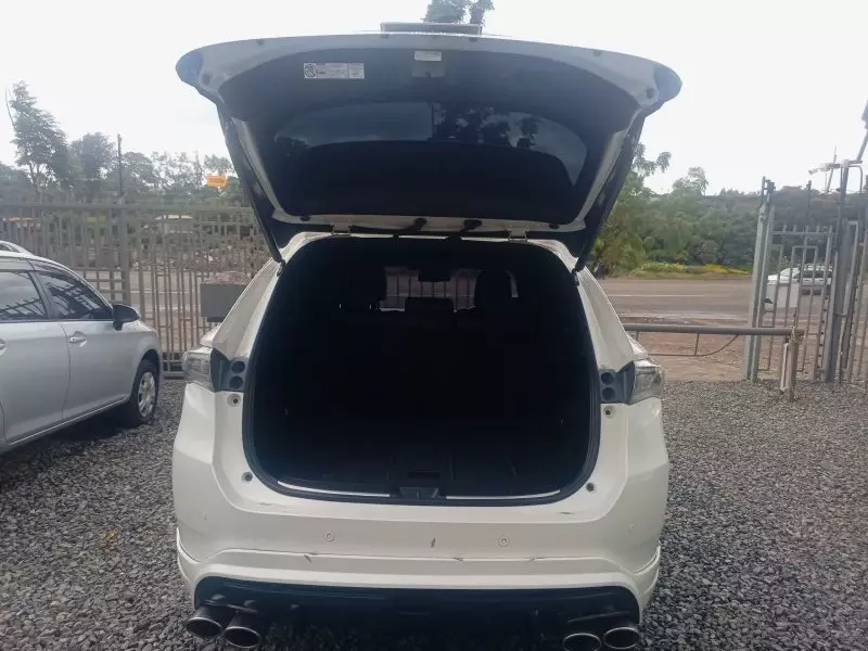 Toyota Harrier   - 2016