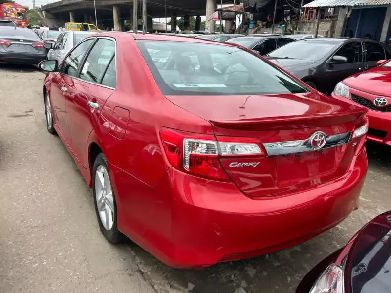 Toyota Camry   - 2012