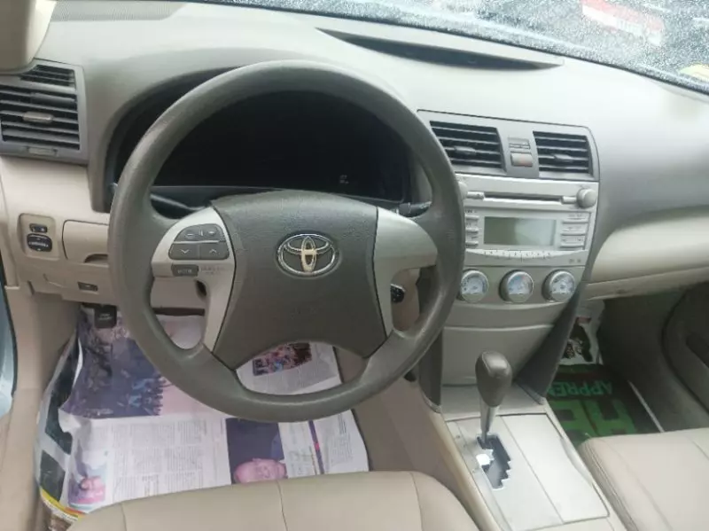 Toyota camry   - 2010
