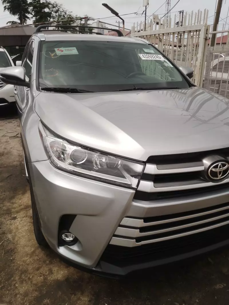 Toyota Highlander   - 2015