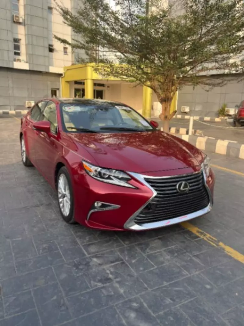 Lexus ES   - 2016
