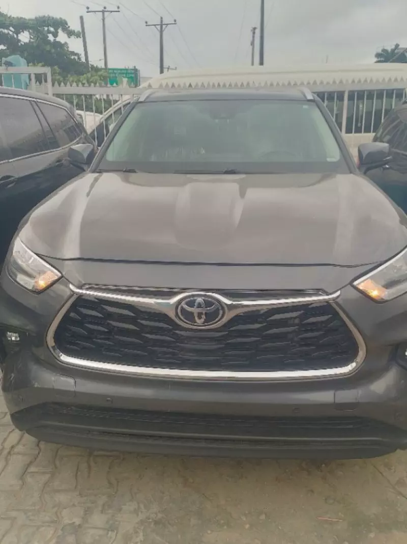 Toyota Highlander   - 2020